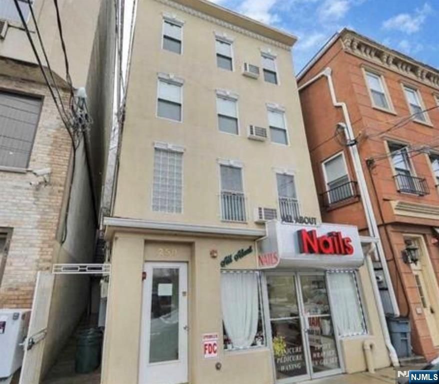 258 Old River Road, Edgewater, NJ 07020