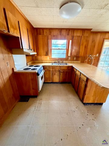 102 Wilson Dr, Centerville, GA 31028