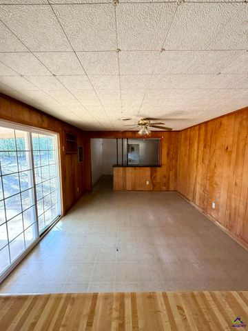 102 Wilson Dr, Centerville, GA 31028