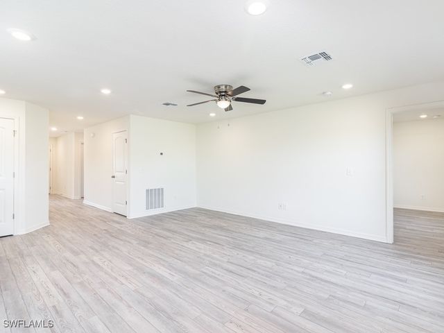 1125 Jacaranda PKY E, Cape Coral, FL 33909