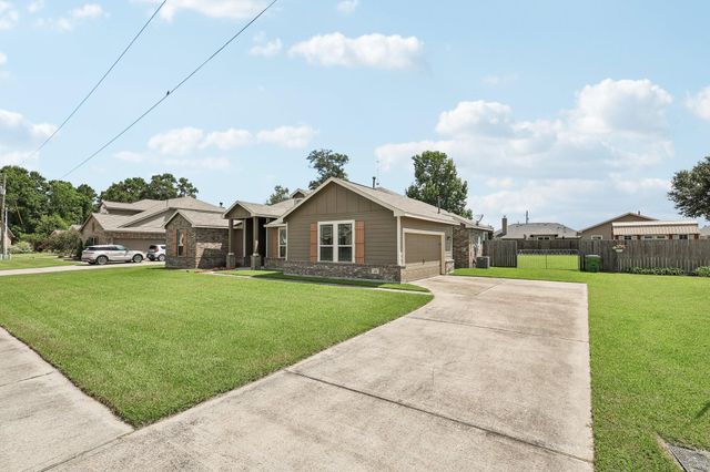 100 Jessica Drive, Dayton, TX 77535