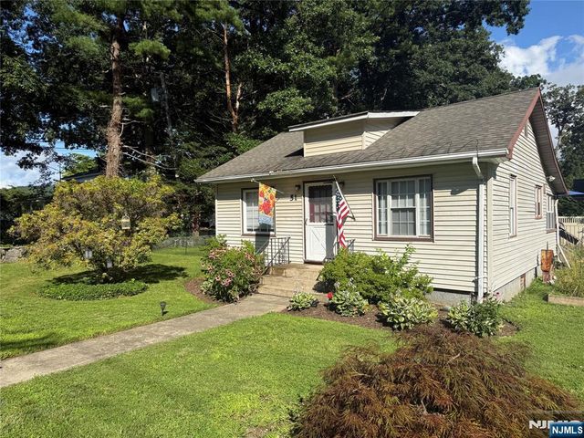51 Lakeview Avenue, Ringwood, NJ 07456