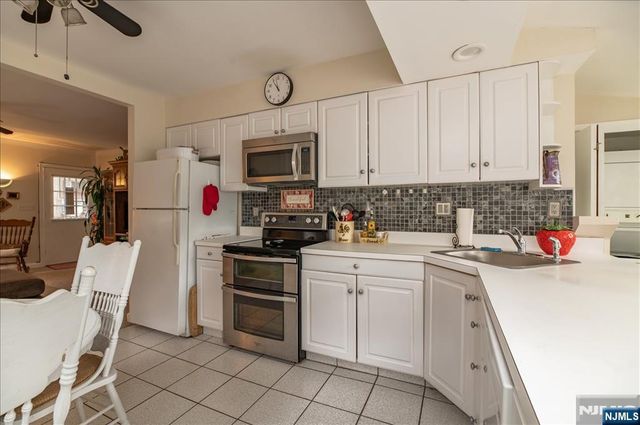 51 Lakeview Avenue, Ringwood, NJ 07456
