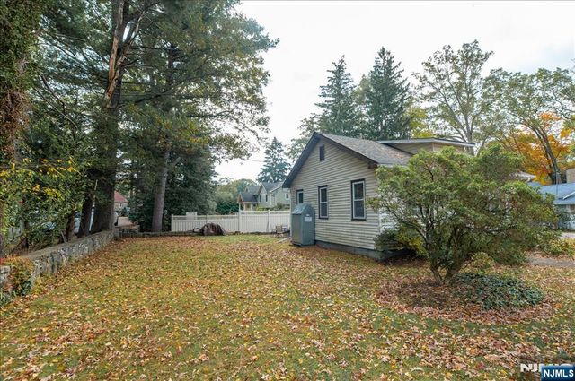 51 Lakeview Avenue, Ringwood, NJ 07456