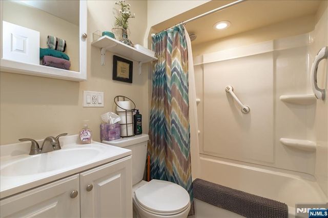 51 Lakeview Avenue, Ringwood, NJ 07456