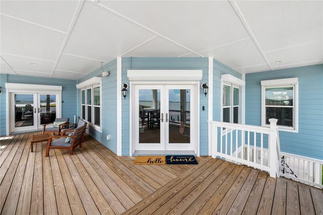 119 Ball St, Rockport, TX 78382