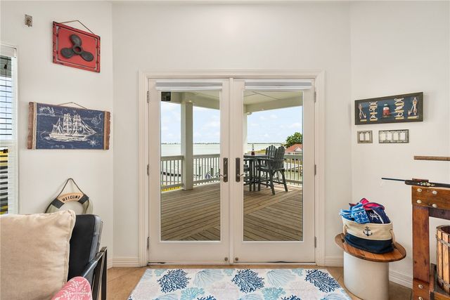 119 Ball St, Rockport, TX 78382