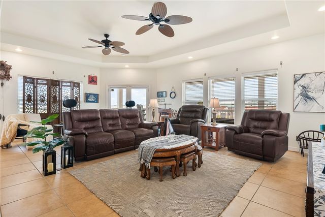 119 Ball St, Rockport, TX 78382