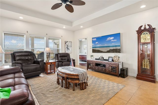 119 Ball St, Rockport, TX 78382