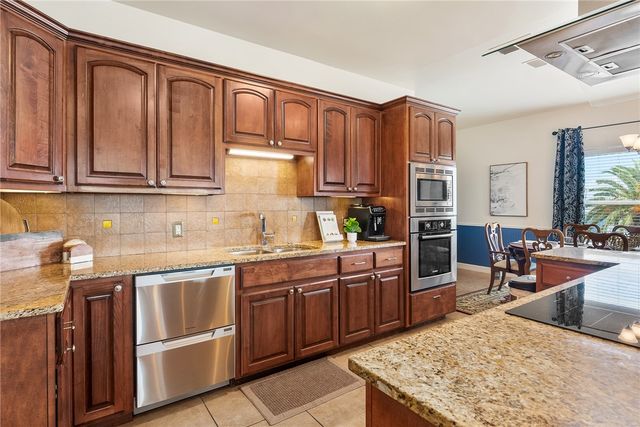 119 Ball St, Rockport, TX 78382