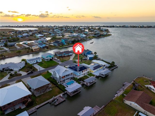 119 Ball St, Rockport, TX 78382
