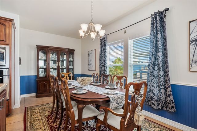 119 Ball St, Rockport, TX 78382