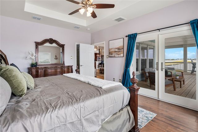 119 Ball St, Rockport, TX 78382