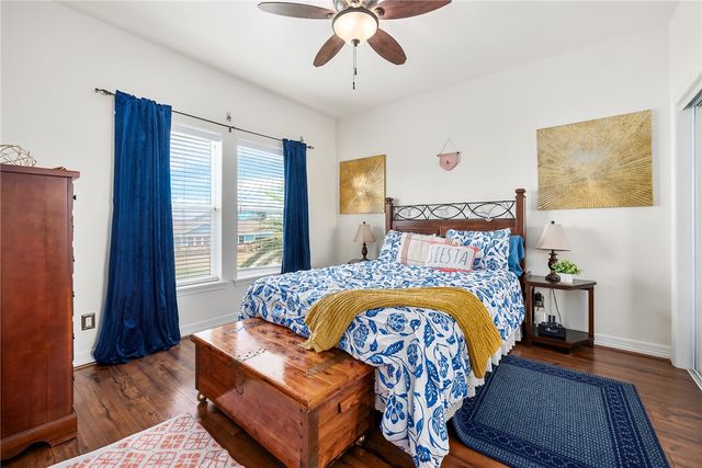 119 Ball St, Rockport, TX 78382