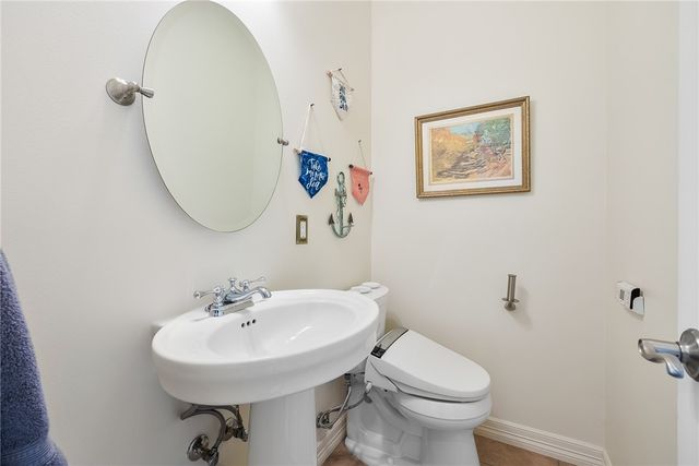 119 Ball St, Rockport, TX 78382