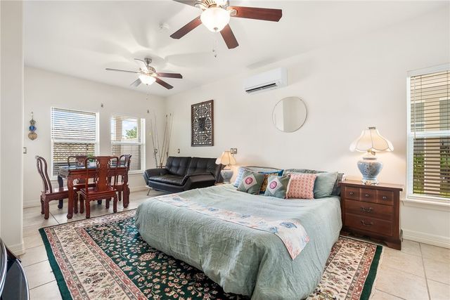 119 Ball St, Rockport, TX 78382