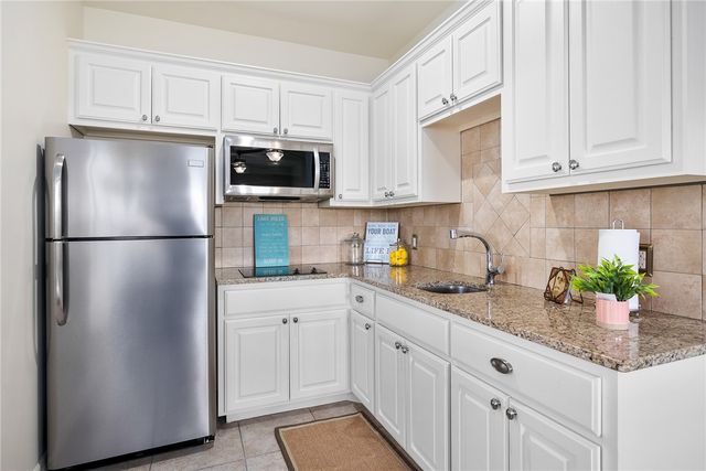 119 Ball St, Rockport, TX 78382