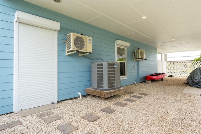 119 Ball St, Rockport, TX 78382