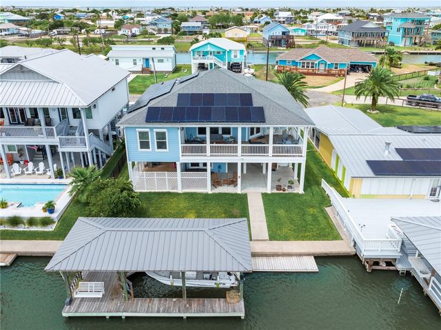 119 Ball St, Rockport, TX 78382