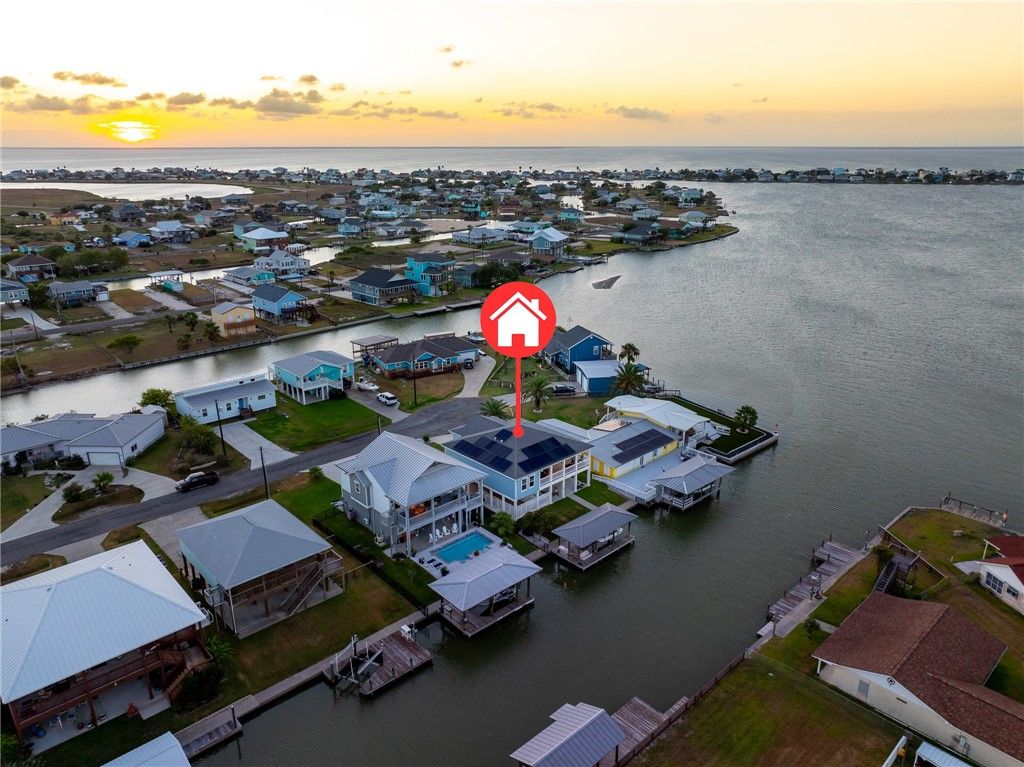 119 Ball St, Rockport, TX 78382 — photo 2