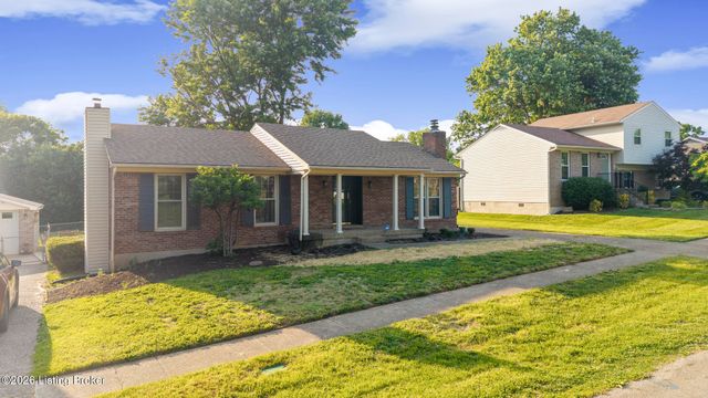 3902 Bristol Oaks Dr, Jeffersontown, KY 40299