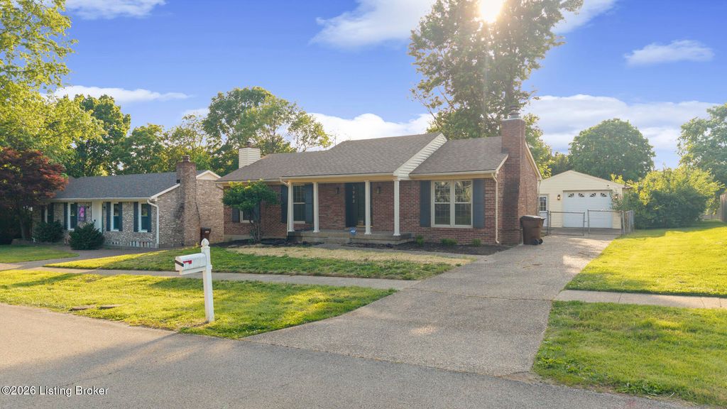3902 Bristol Oaks Dr, Jeffersontown, KY 40299