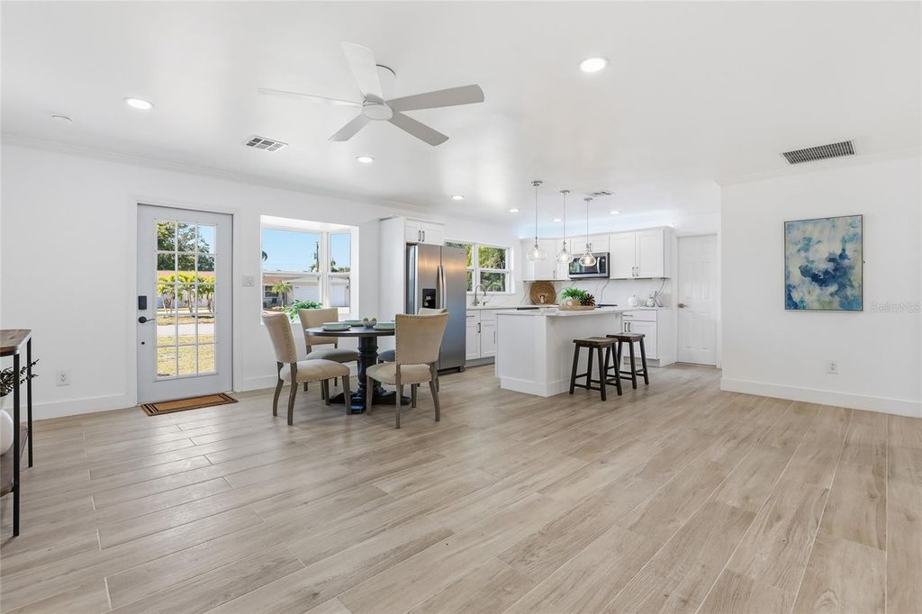 Image 16 of property listing at 4637 MACEACHEN BOULEVARD, Sarasota, FL 34233