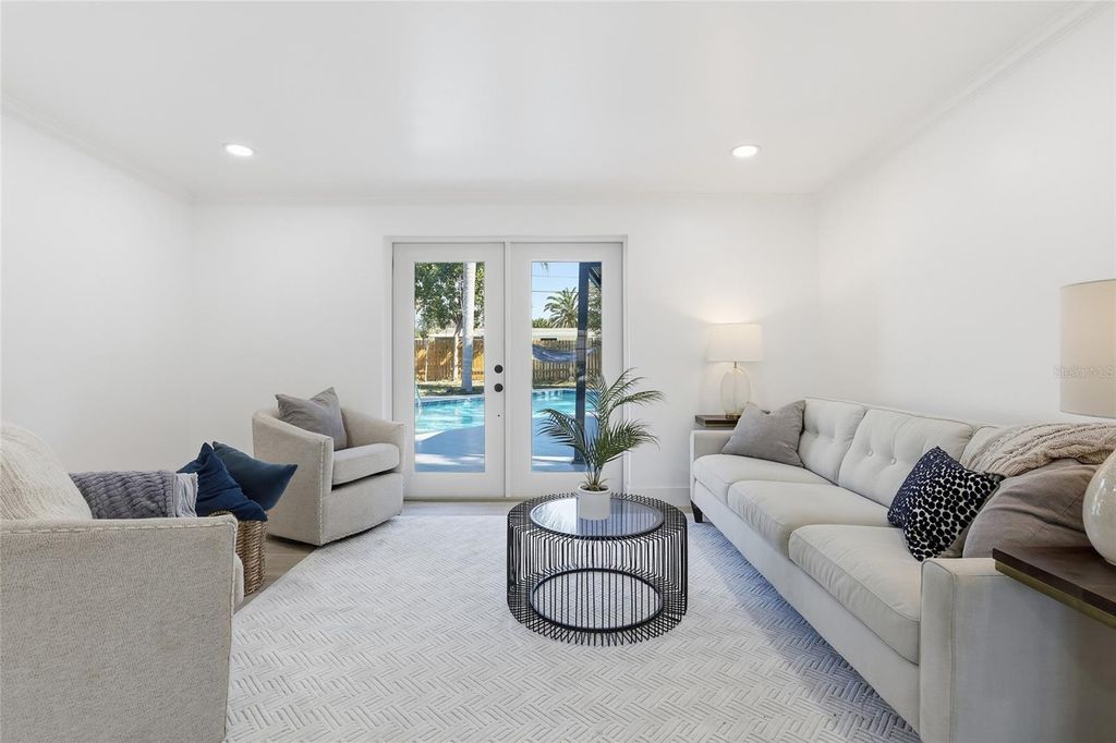 Image 18 of property listing at 4637 MACEACHEN BOULEVARD, Sarasota, FL 34233