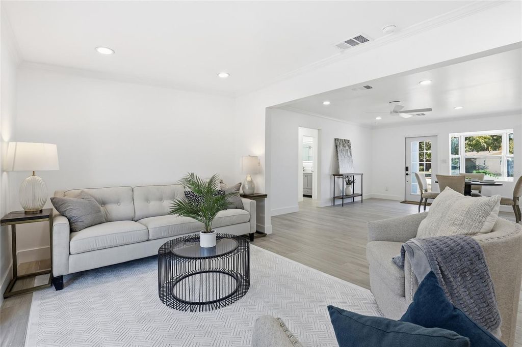 Image 20 of property listing at 4637 MACEACHEN BOULEVARD, Sarasota, FL 34233