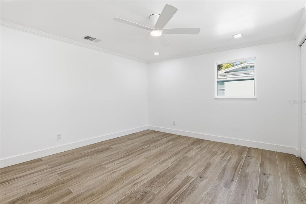 Image 23 of property listing at 4637 MACEACHEN BOULEVARD, Sarasota, FL 34233