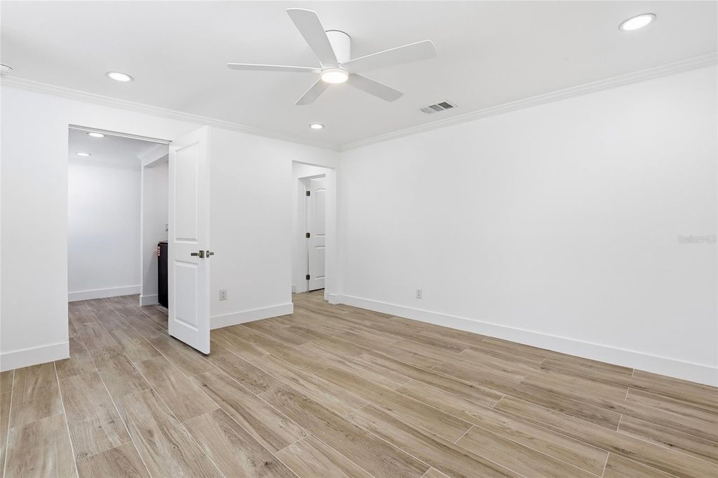 Image 24 of property listing at 4637 MACEACHEN BOULEVARD, Sarasota, FL 34233