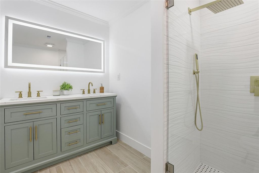 Image 26 of property listing at 4637 MACEACHEN BOULEVARD, Sarasota, FL 34233