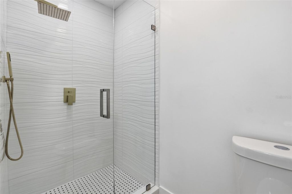 Image 28 of property listing at 4637 MACEACHEN BOULEVARD, Sarasota, FL 34233