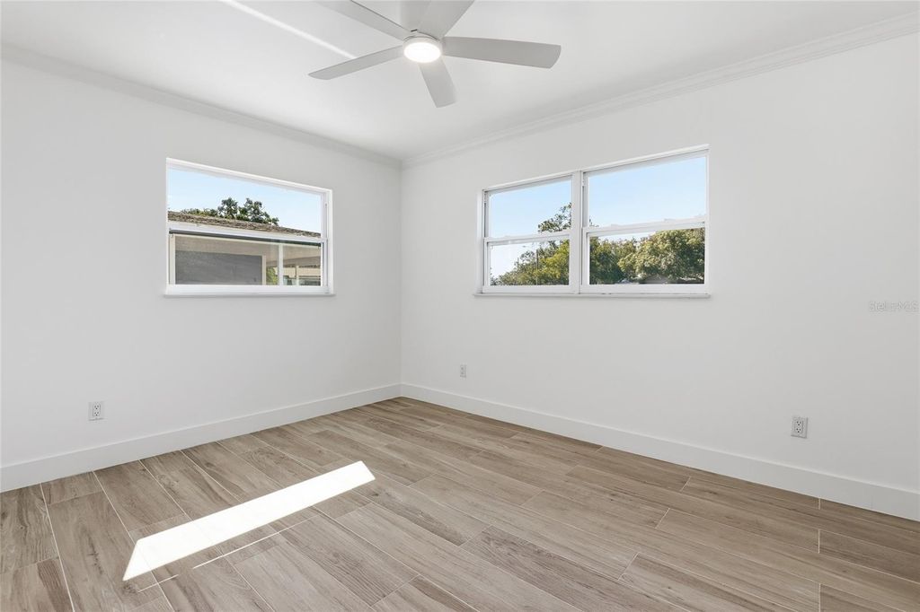 Image 30 of property listing at 4637 MACEACHEN BOULEVARD, Sarasota, FL 34233