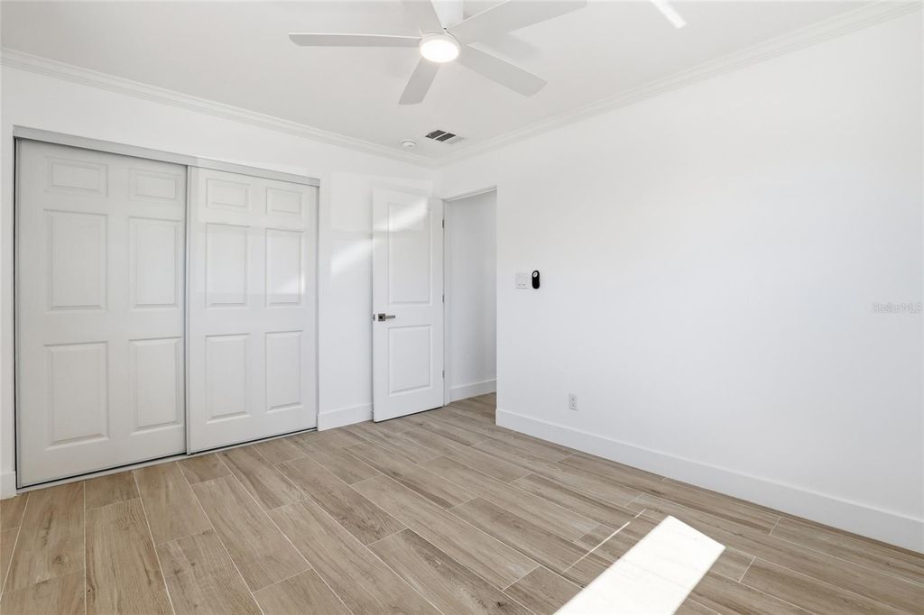 Image 31 of property listing at 4637 MACEACHEN BOULEVARD, Sarasota, FL 34233