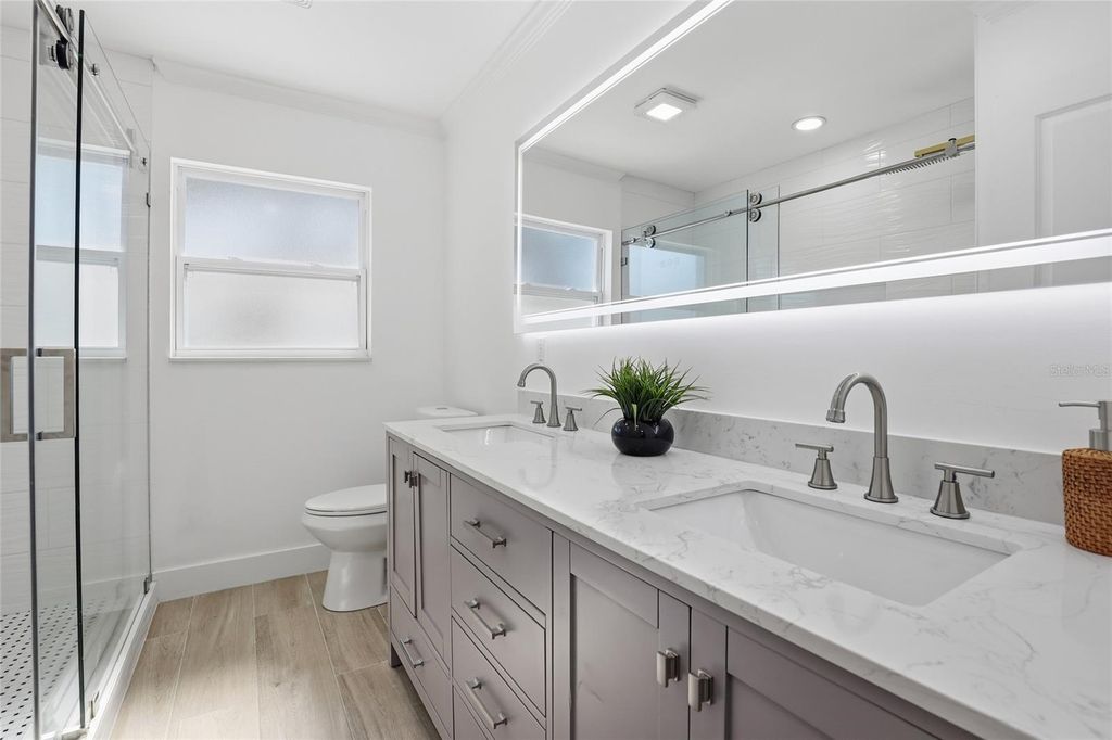 Image 35 of property listing at 4637 MACEACHEN BOULEVARD, Sarasota, FL 34233