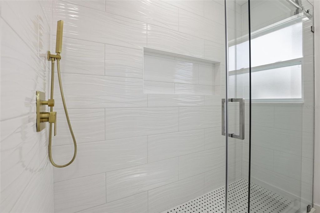 Image 36 of property listing at 4637 MACEACHEN BOULEVARD, Sarasota, FL 34233