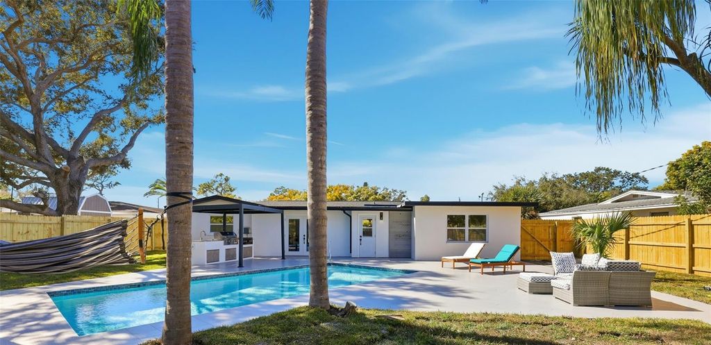 Image 44 of property listing at 4637 MACEACHEN BOULEVARD, Sarasota, FL 34233