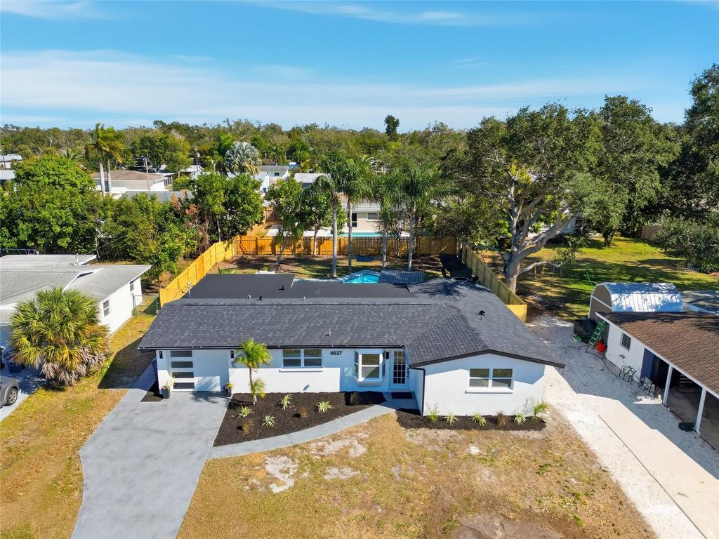 Image 45 of property listing at 4637 MACEACHEN BOULEVARD, Sarasota, FL 34233