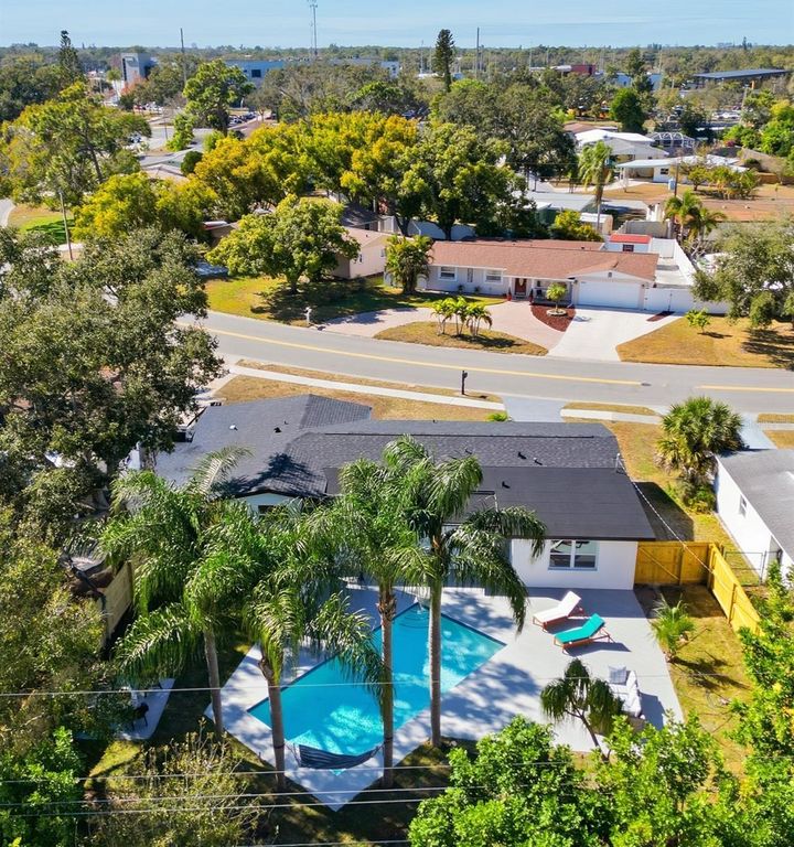 Image 48 of property listing at 4637 MACEACHEN BOULEVARD, Sarasota, FL 34233