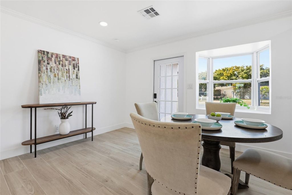 Image 8 of property listing at 4637 MACEACHEN BOULEVARD, Sarasota, FL 34233