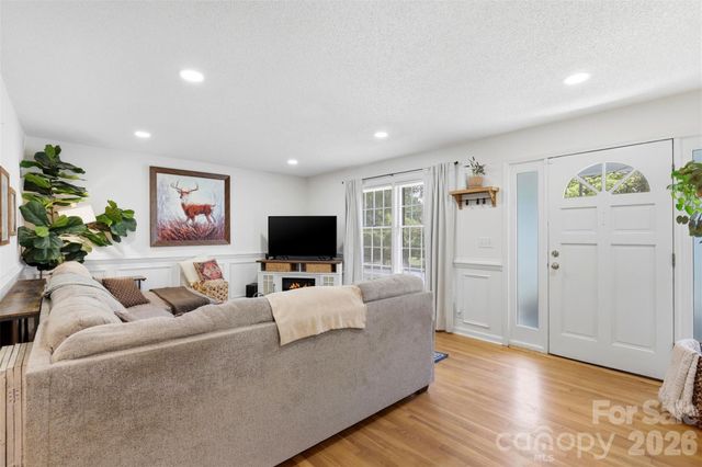 6607 Elmwood Circle, Charlotte, NC 28214
