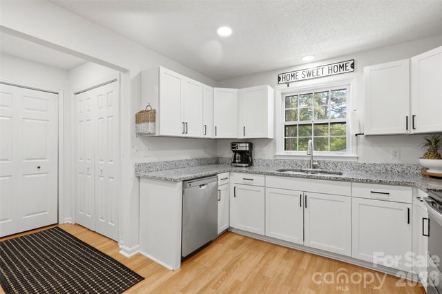 6607 Elmwood Circle, Charlotte, NC 28214