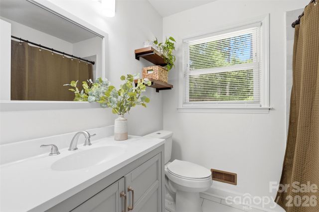 6607 Elmwood Circle, Charlotte, NC 28214