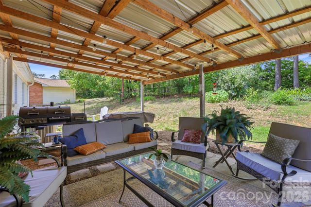 6607 Elmwood Circle, Charlotte, NC 28214