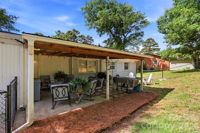6607 Elmwood Circle, Charlotte, NC 28214