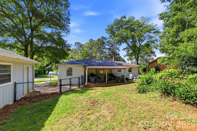 6607 Elmwood Circle, Charlotte, NC 28214