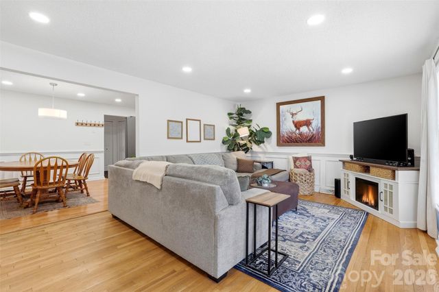 6607 Elmwood Circle, Charlotte, NC 28214