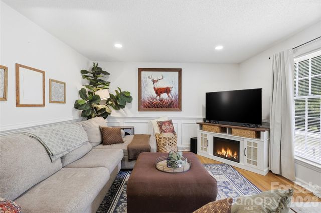 6607 Elmwood Circle, Charlotte, NC 28214