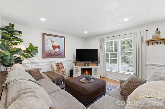 6607 Elmwood Circle, Charlotte, NC 28214